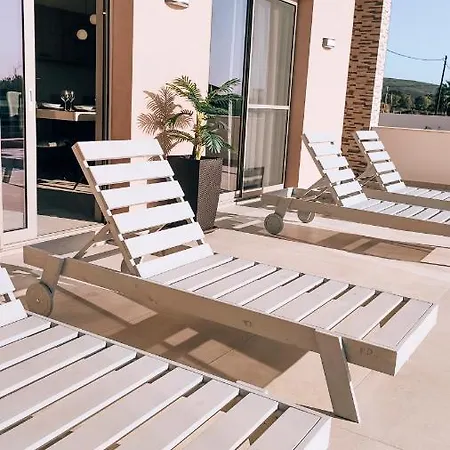 Irini. Seaview - - Pool - Privacy