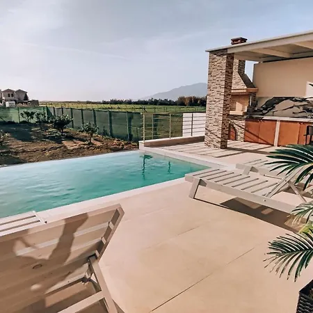 Irini. Seaview - - Pool - Privacy * Tympaki
