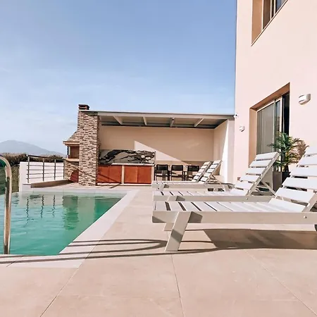 Irini. Seaview - - Pool - Privacy *